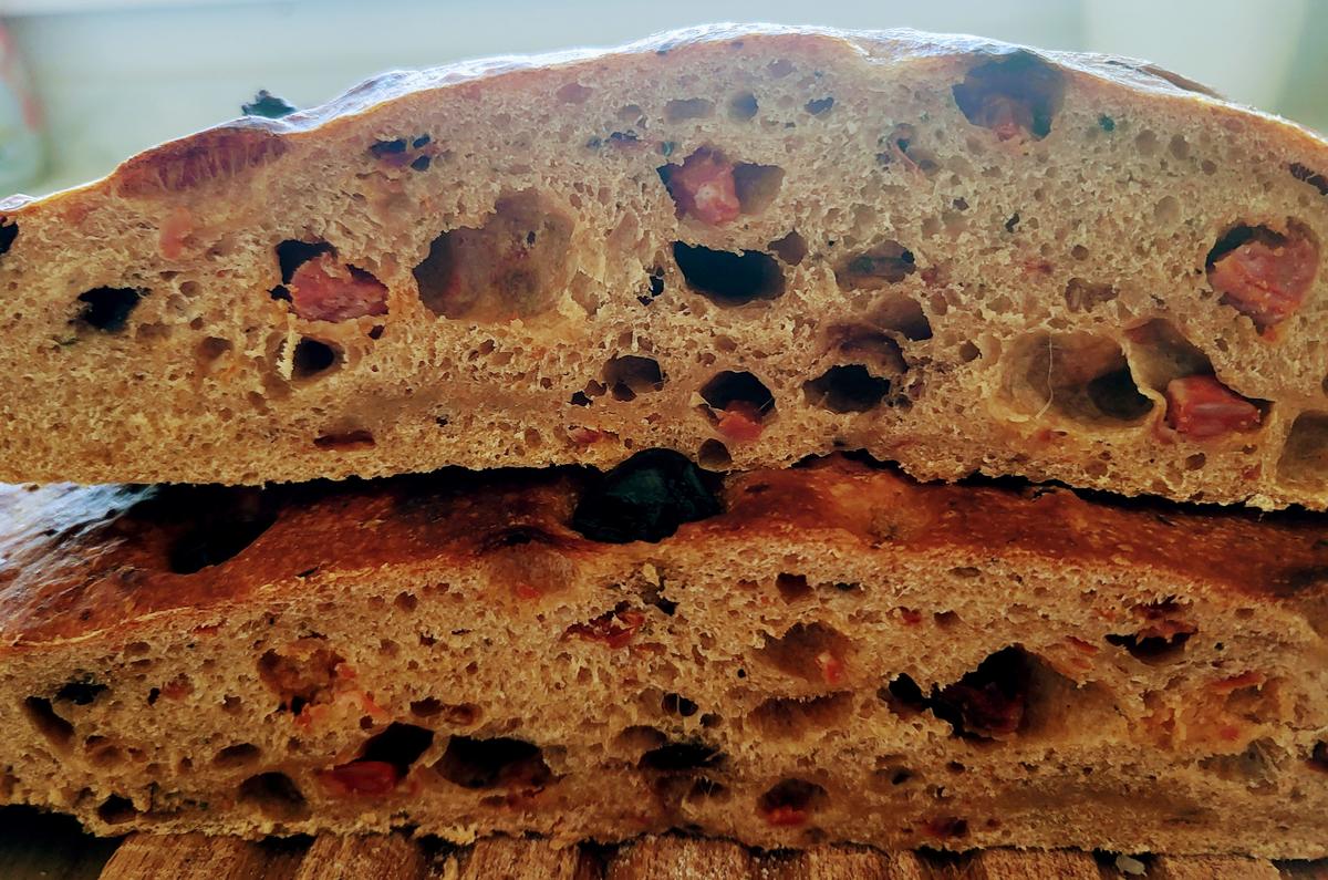 Oliven-Tomaten-Chorizo Foccacia (Sauerteig) - Rezept - Bild Nr. 17130