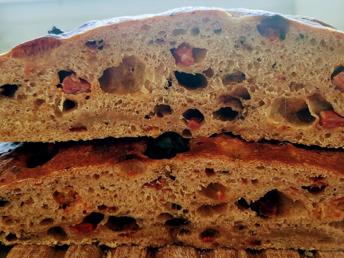 Oliven-Tomaten-Chorizo Foccacia (Sauerteig) - Rezept - Bild Nr. 17130