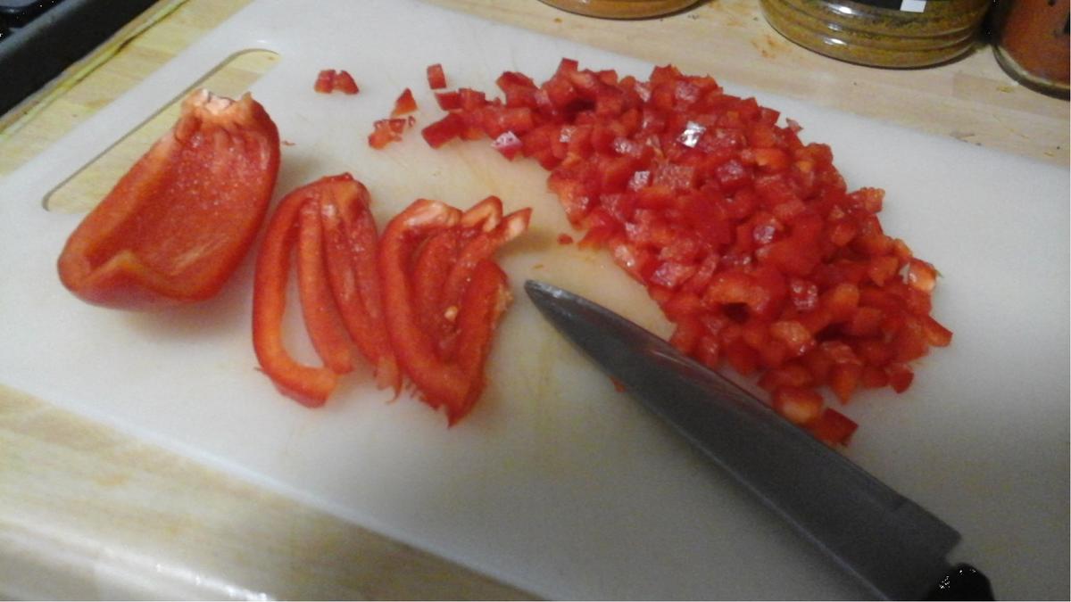 Gekochte Eier auf Paprika-Tomaten-Bett mit Drillingen - Rezept - Bild Nr. 5