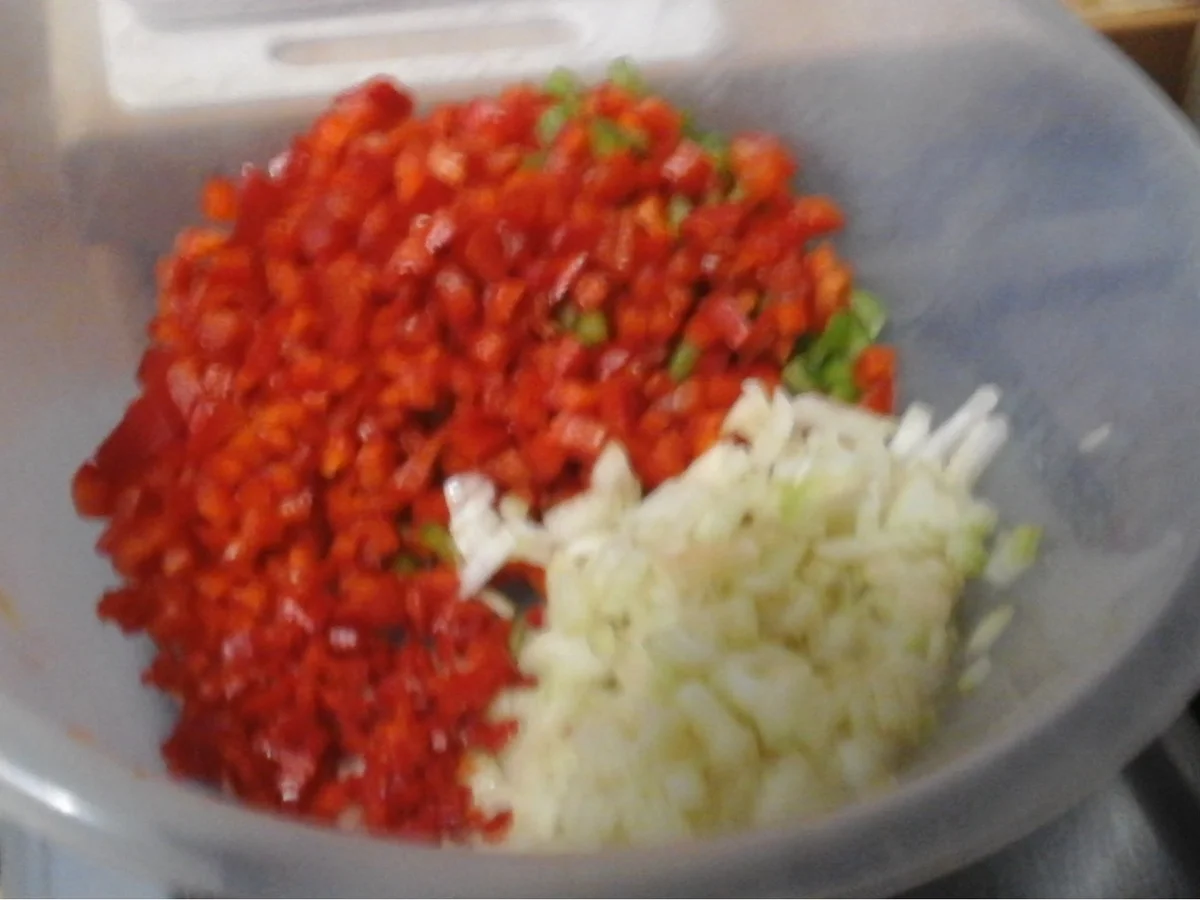 Gekochte Eier auf Paprika-Tomaten-Bett mit Drillingen - Rezept - Bild Nr. 9