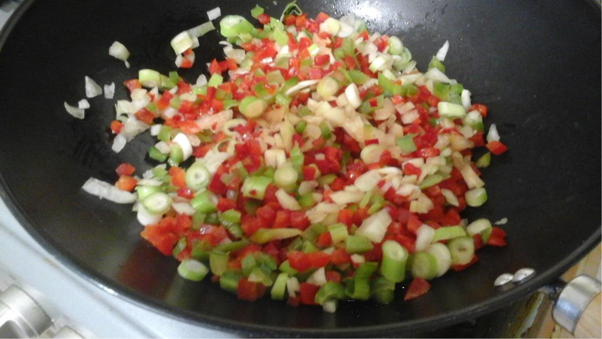 Gekochte Eier auf Paprika-Tomaten-Bett mit Drillingen - Rezept - Bild Nr. 13