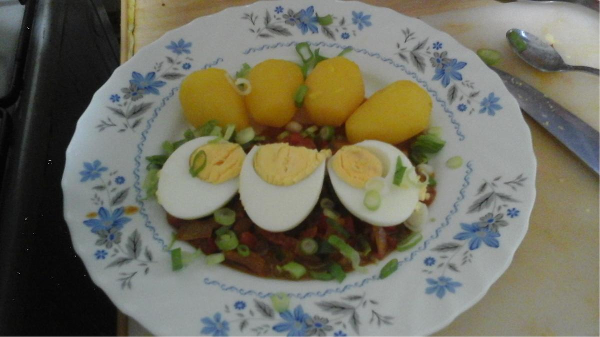 Gekochte Eier auf Paprika-Tomaten-Bett mit Drillingen - Rezept - Bild Nr. 20