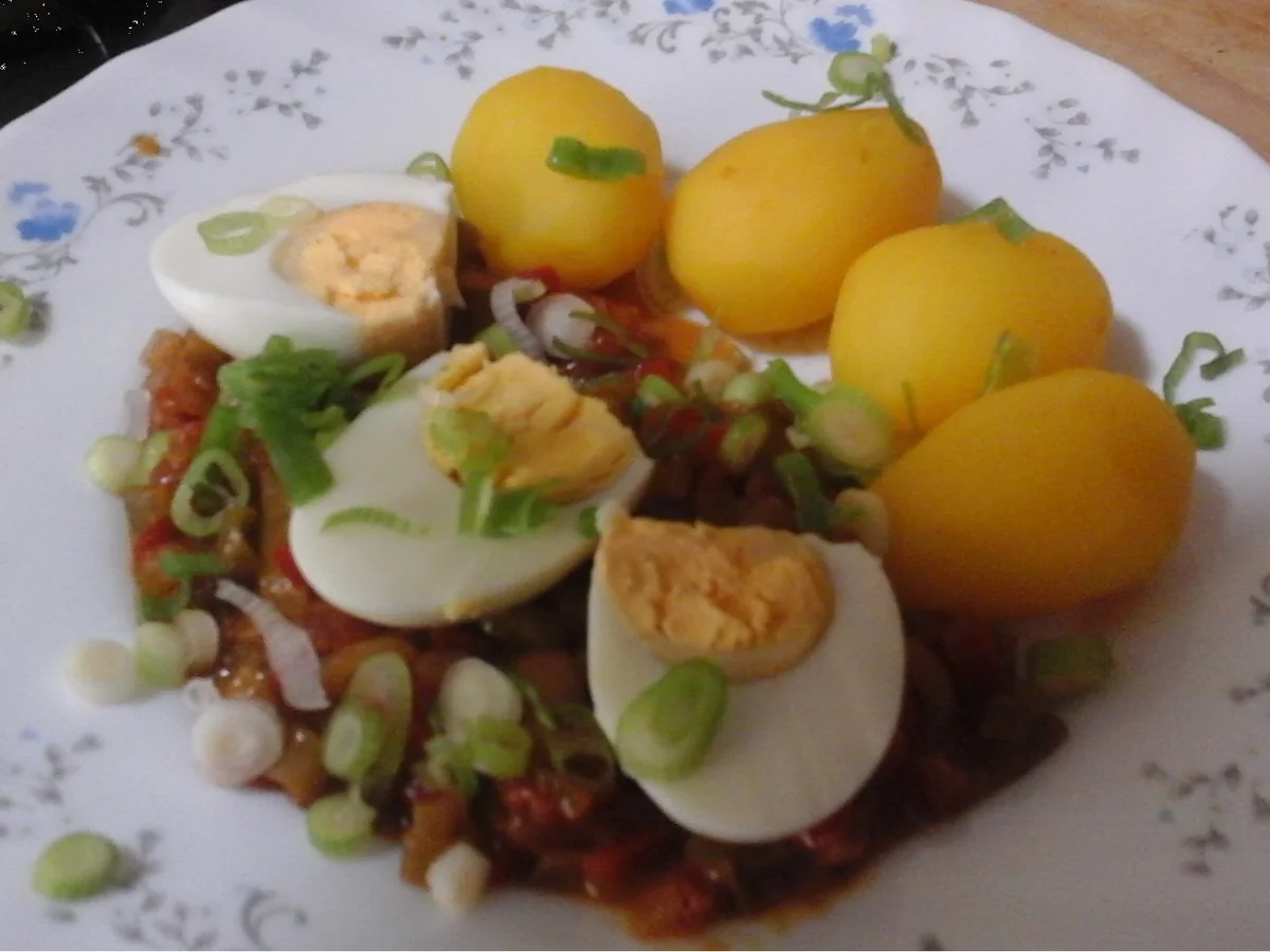 Gekochte Eier auf Paprika-Tomaten-Bett mit Drillingen - Rezept - Bild Nr. 21