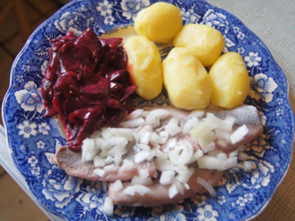 Räuchermatjesfilet mit Rote-Bete-Salat und Pellkartoffel-Drillingen - Rezept - Bild Nr. 8