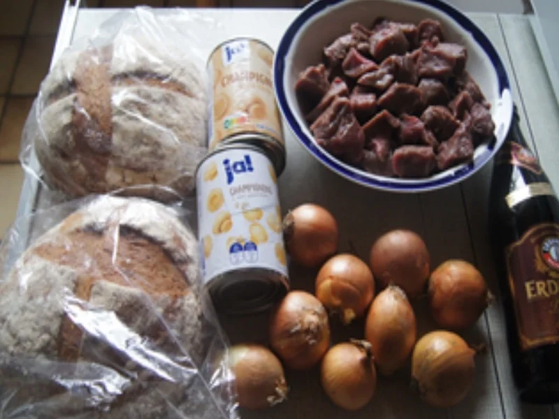 Rezept: Rindergulasch im Bauernbrot Bild Nr. 3 Rindergulasch im Bauernbrot - Rezept - Bild Nr. 3
