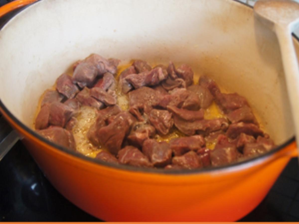 Rindergulasch im Bauernbrot - Rezept - Bild Nr. 6