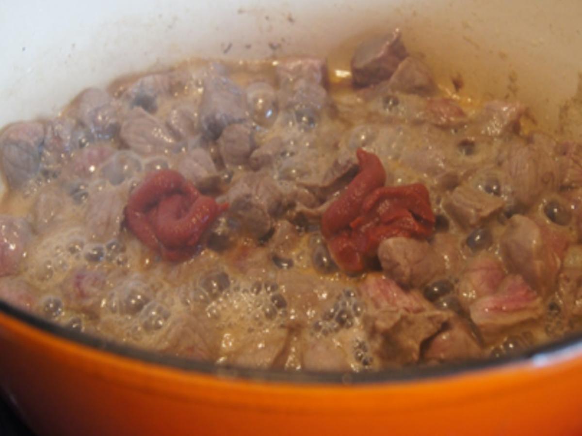 Rindergulasch im Bauernbrot - Rezept - Bild Nr. 7