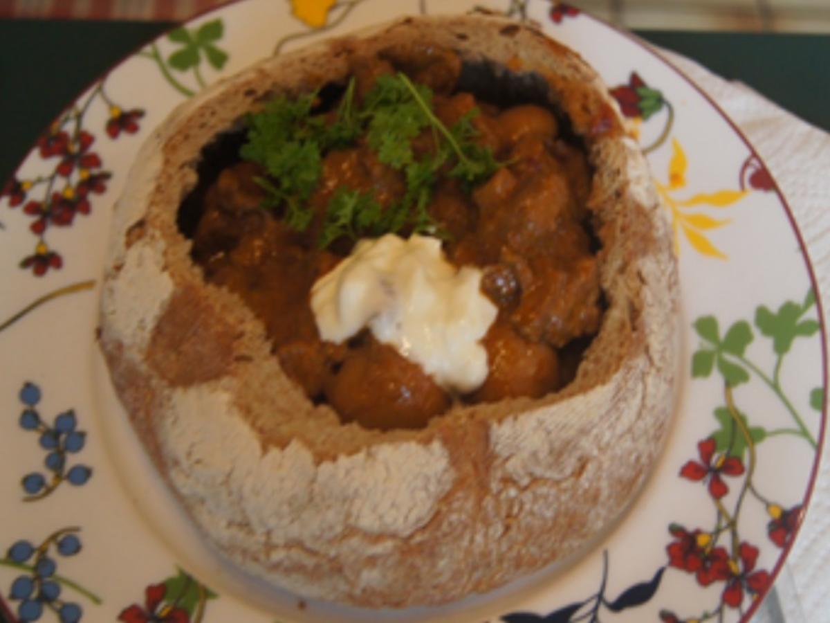 Rindergulasch im Bauernbrot - Rezept - Bild Nr. 21