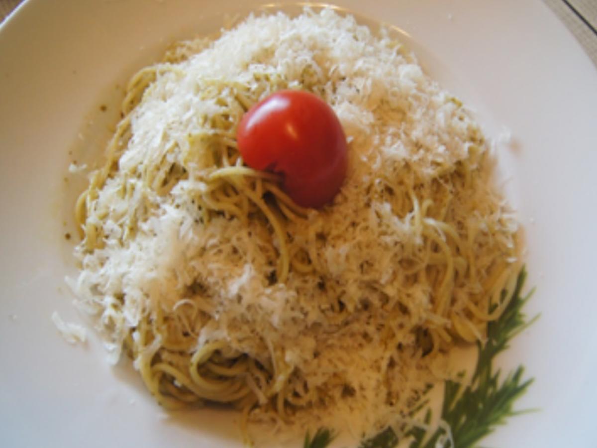 Capellini mit Pesto alla Genovese und Grana Padano Reserva - Rezept - Bild Nr. 6