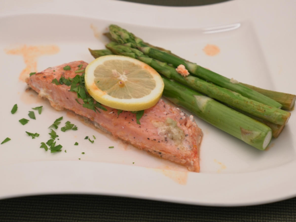Lachsfilet mit grünem Spargel und Petersilie - Rezept - Bild Nr. 17121