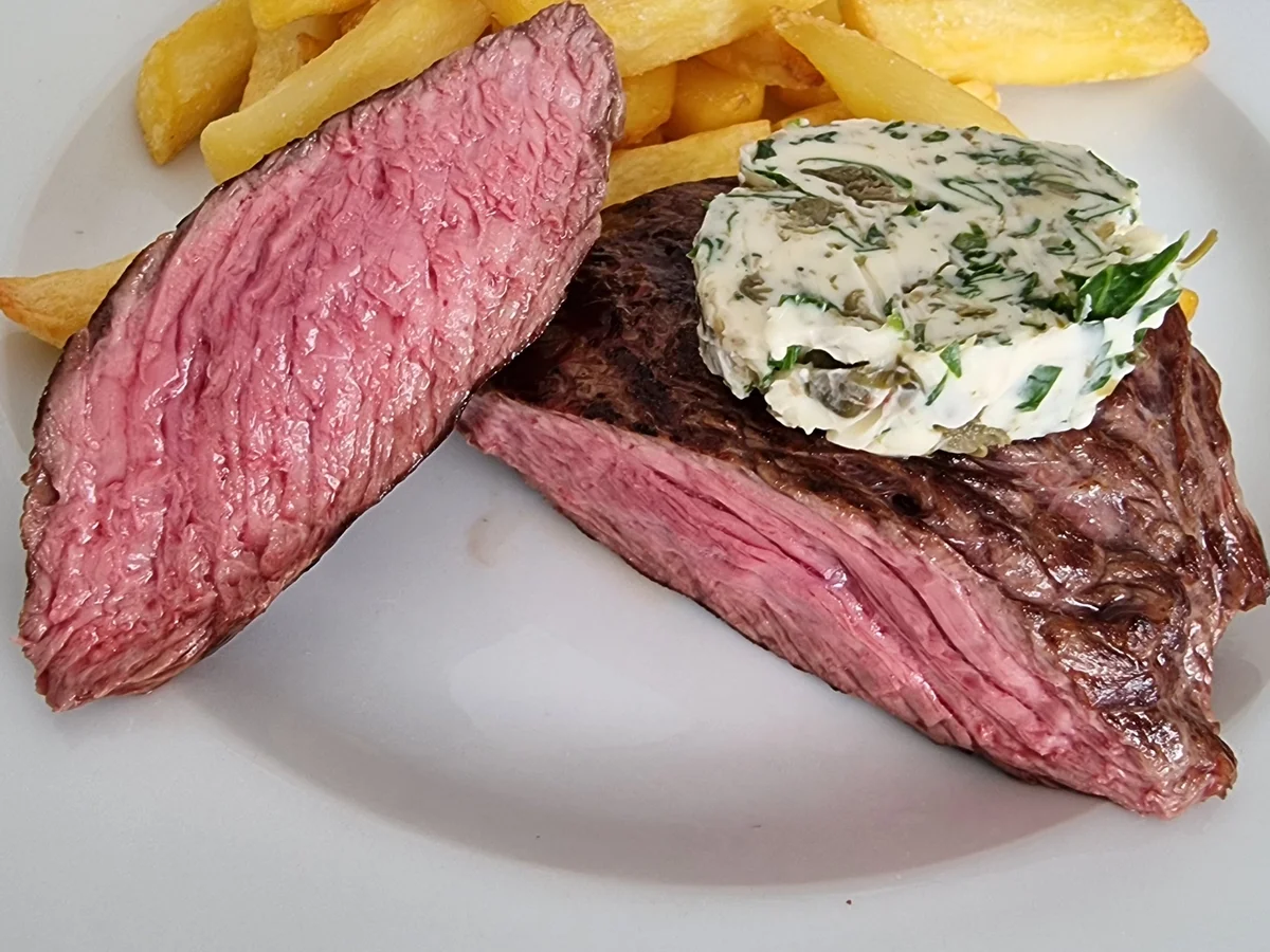 Rezept: Hüftsteaks mit Petersilien-Kapern-Butter und Pommes aus dem Ofen Bild Nr. 17121 Hüftsteaks mit Petersilien-Kapern-Butter und Pommes aus dem Ofen - Rezept - Bild Nr. 17121
