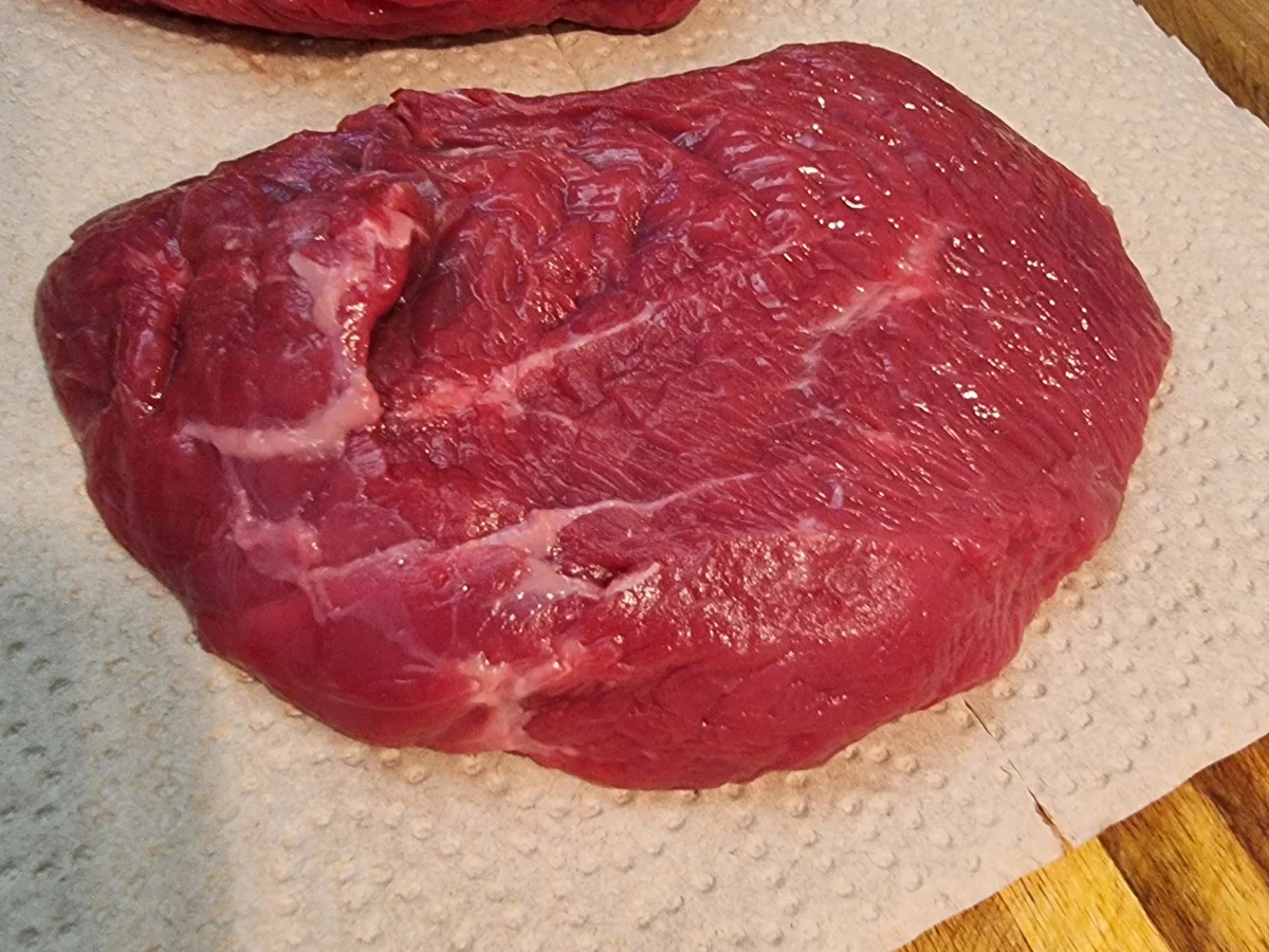 Rezept: Hüftsteaks mit Petersilien-Kapern-Butter und Pommes aus dem Ofen Bild Nr. 17128 Hüftsteaks mit Petersilien-Kapern-Butter und Pommes aus dem Ofen - Rezept - Bild Nr. 17128