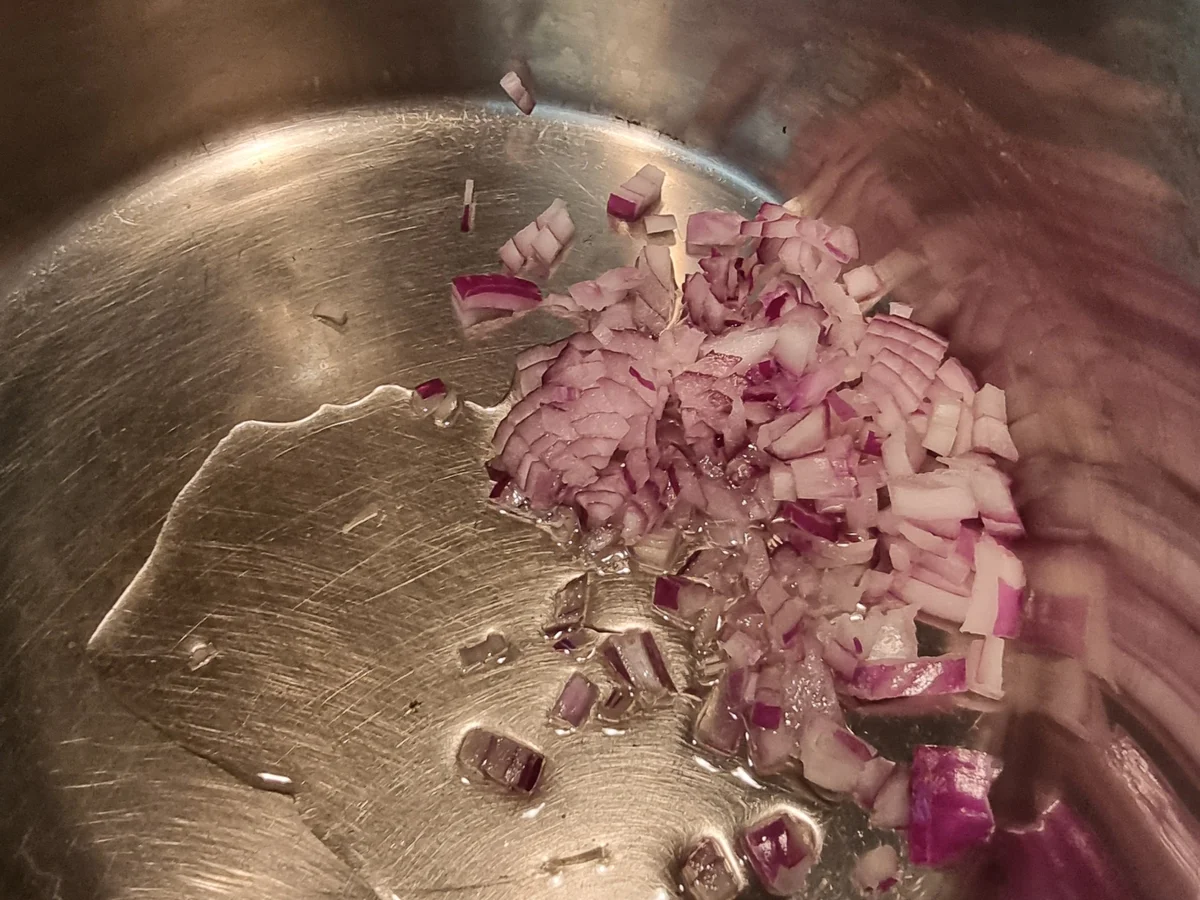 Rezept: Bifteki mit Metaxa-Sahne-Sauce und Rosmarin-Kartoffeln Bild Nr. 17127 Bifteki mit Metaxa-Sahne-Sauce und Rosmarin-Kartoffeln - Rezept - Bild Nr. 17127