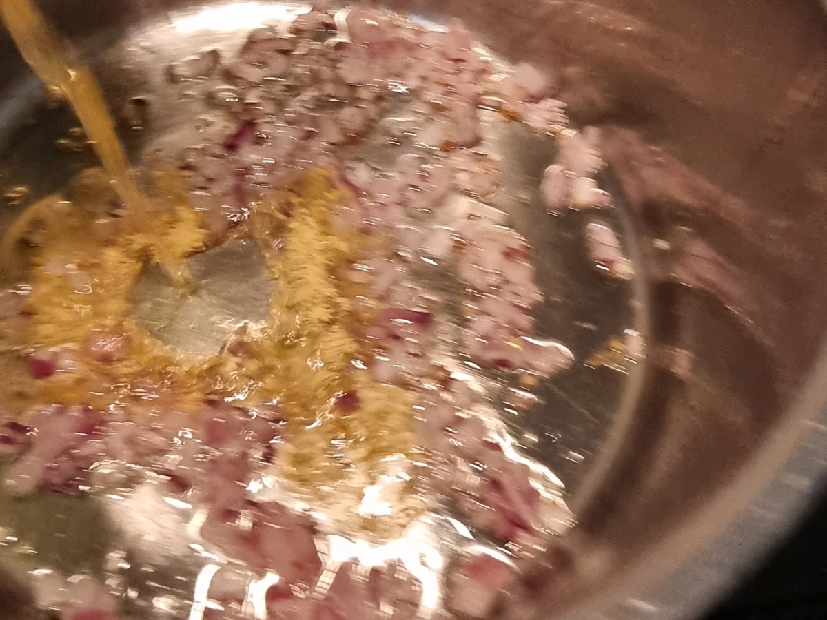 Rezept: Bifteki mit Metaxa-Sahne-Sauce und Rosmarin-Kartoffeln Bild Nr. 17128 Bifteki mit Metaxa-Sahne-Sauce und Rosmarin-Kartoffeln - Rezept - Bild Nr. 17128