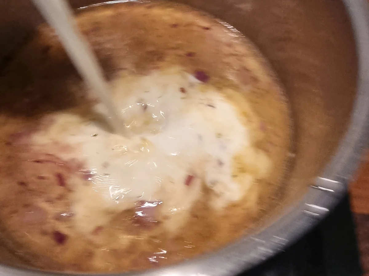 Rezept: Bifteki mit Metaxa-Sahne-Sauce und Rosmarin-Kartoffeln Bild Nr. 17129 Bifteki mit Metaxa-Sahne-Sauce und Rosmarin-Kartoffeln - Rezept - Bild Nr. 17129