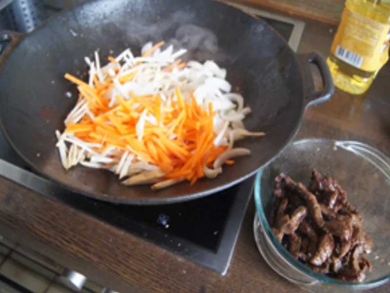 Rezept: Bratnudeln mit Rindfleisch Bild Nr. 17 Bratnudeln mit Rindfleisch - Rezept - Bild Nr. 17