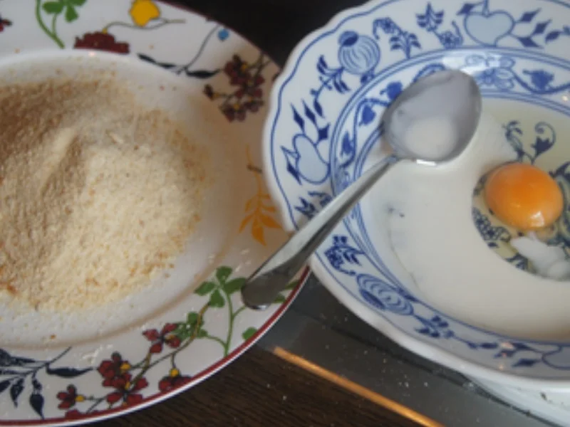 Rezept: Schnitzel Wiener Art mit Rahm-Champignons und Mini-Rösti Bild Nr. 6 Schnitzel Wiener Art mit Rahm-Champignons und Mini-Rösti - Rezept - Bild Nr. 6