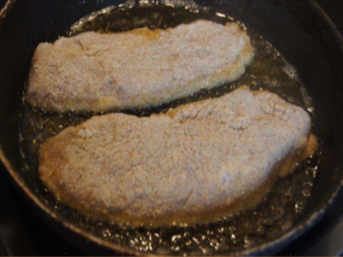 Schnitzel Wiener Art mit Rahm-Champignons und Mini-Rösti - Rezept - Bild Nr. 8