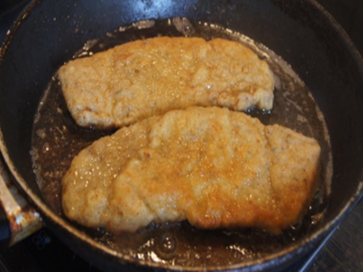 Schnitzel Wiener Art mit Rahm-Champignons und Mini-Rösti - Rezept - Bild Nr. 9