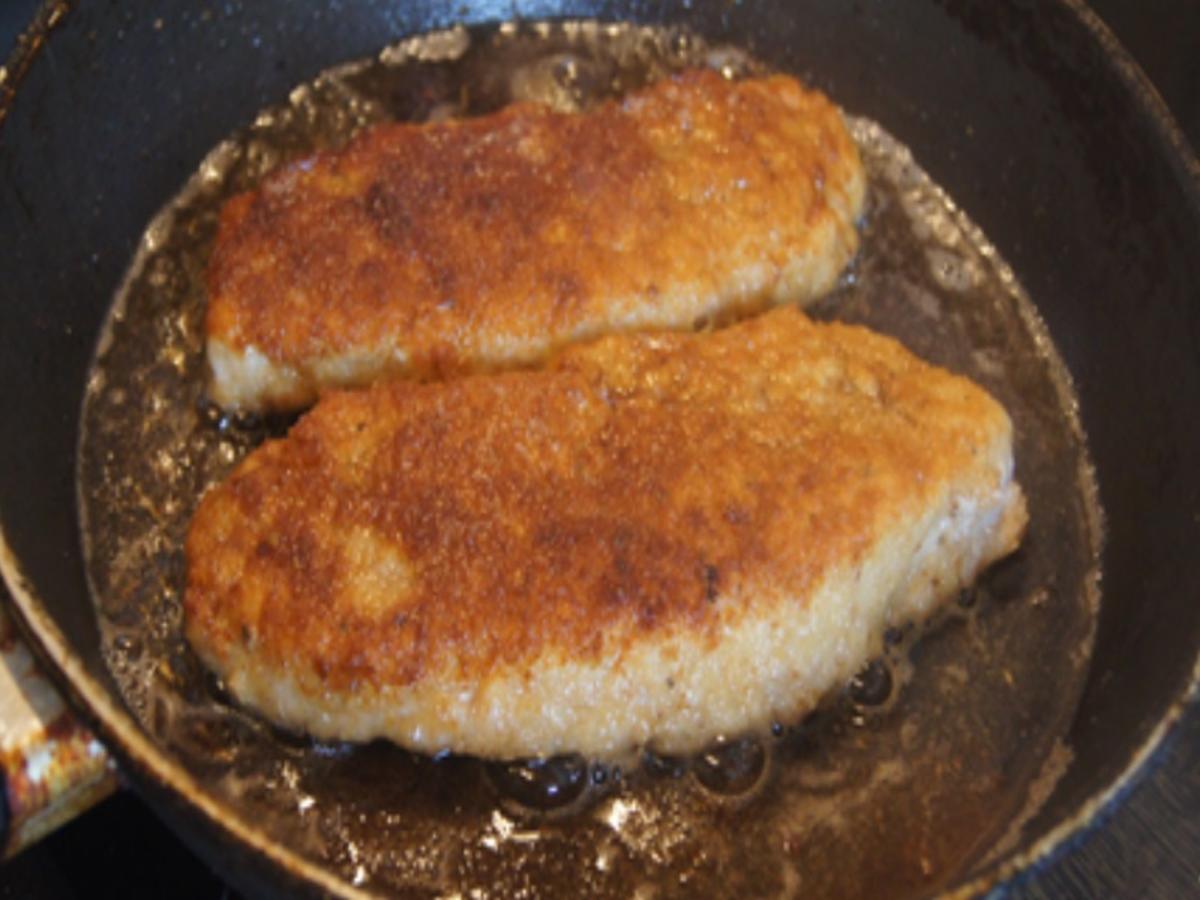 Schnitzel Wiener Art mit Rahm-Champignons und Mini-Rösti - Rezept - Bild Nr. 10