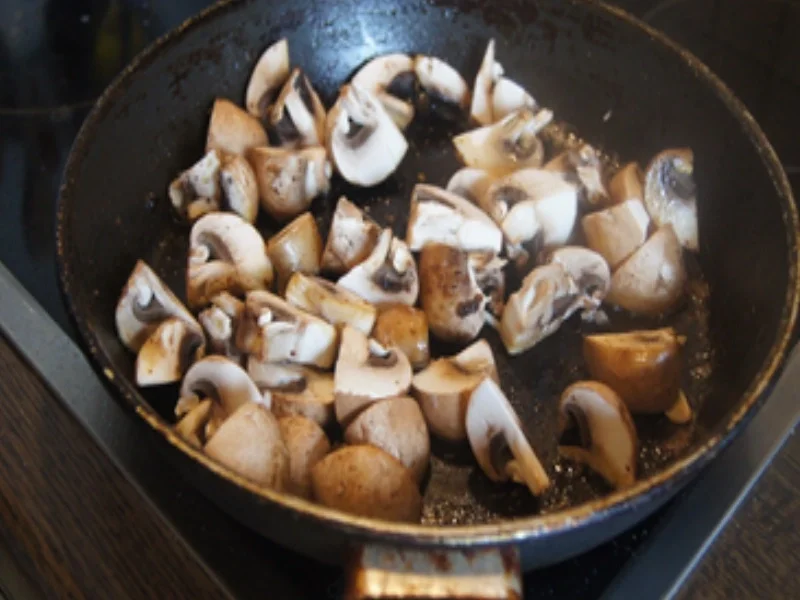 Rezept: Schnitzel Wiener Art mit Rahm-Champignons und Mini-Rösti Bild Nr. 13 Schnitzel Wiener Art mit Rahm-Champignons und Mini-Rösti - Rezept - Bild Nr. 13