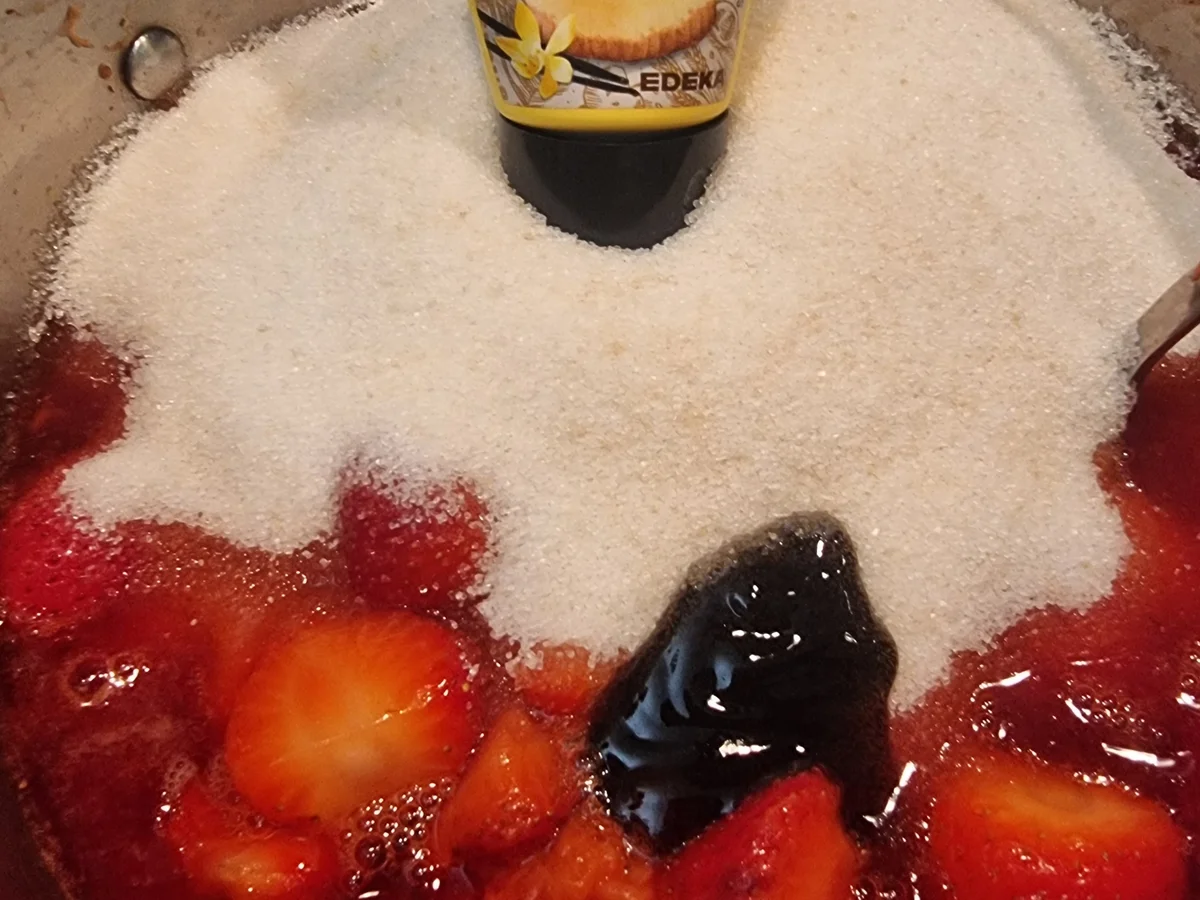 Rezept: Erdbeer-Vanille-Marmelade Bild Nr. 17132 Erdbeer-Vanille-Marmelade - Rezept - Bild Nr. 17132