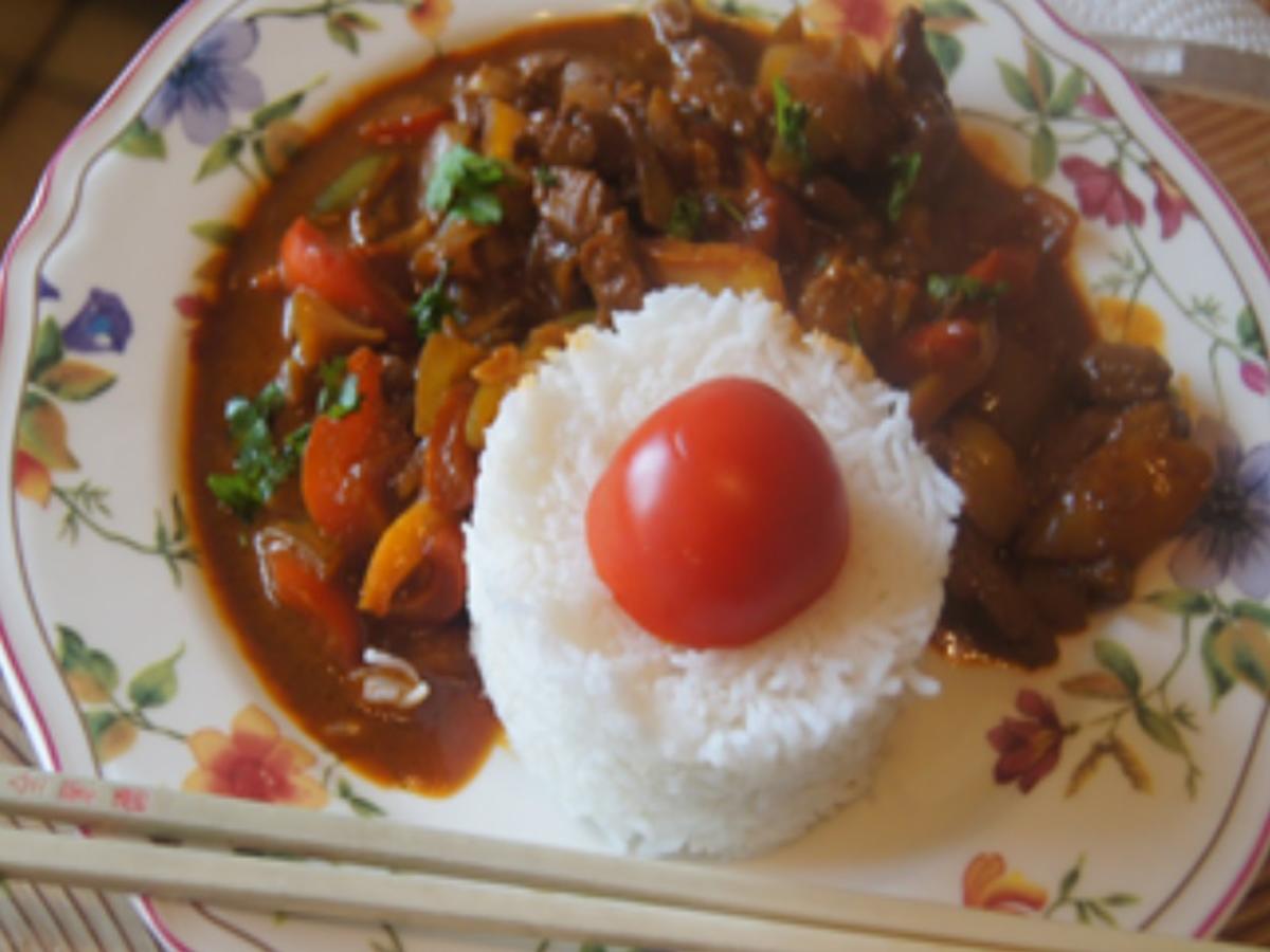 Schweinefilet mit Zwiebel und Paprikamix in Curry-Sahne-Sauce und Basmatireis - Rezept - Bild Nr. 17145