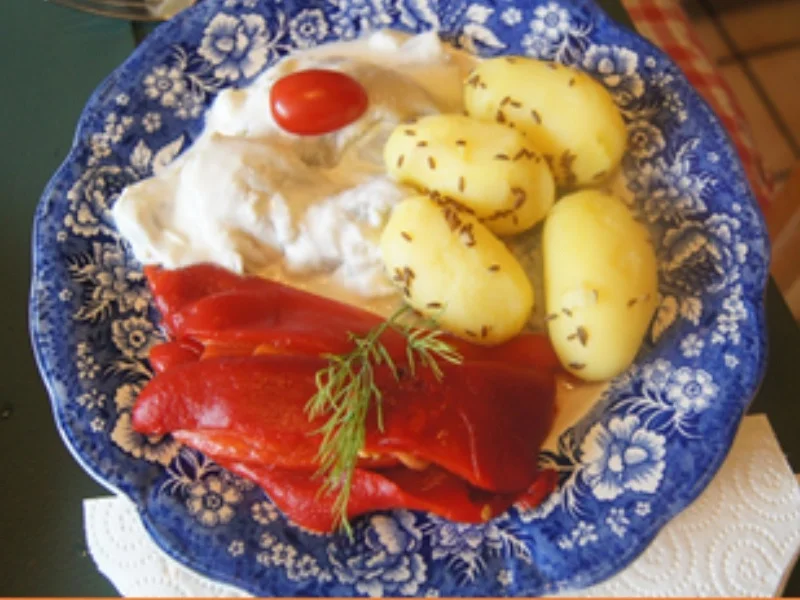 Rezept: Heringsfilet in Sahnesauce mit gerösteten Paprikas und Kümmel-Pellkartoffel-Drillingen Bild Nr. 5 Heringsfilet in Sahnesauce mit gerösteten Paprikas und Kümmel-Pellkartoffel-Drillingen - Rezept - Bild Nr. 5