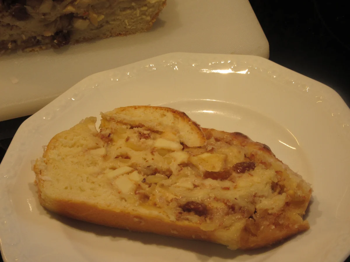 Backen: Hefezopf mit Apfel und Mandeln - Rezept - Bild Nr. 17135