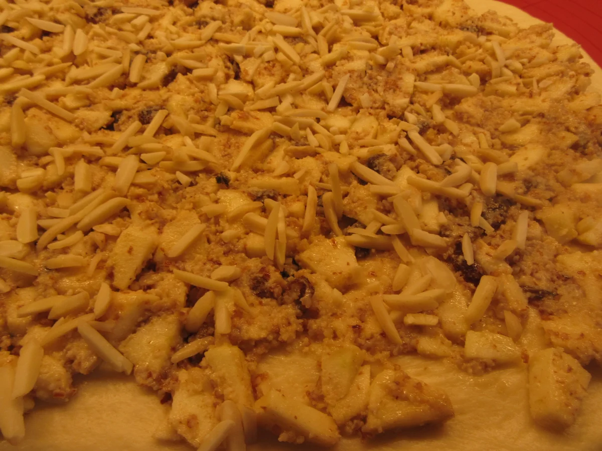 Backen: Hefezopf mit Apfel und Mandeln - Rezept - Bild Nr. 17141