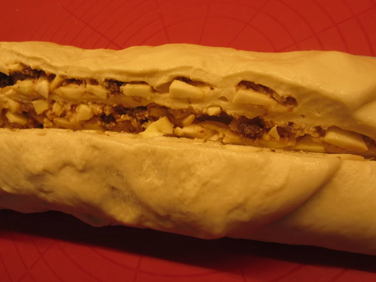 Backen: Hefezopf mit Apfel und Mandeln - Rezept - Bild Nr. 17143