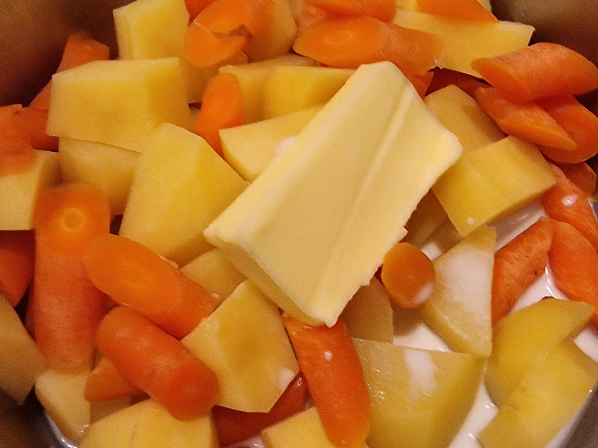 Bavette D Aloyau-Streifen mit Pflaumen und Kartoffel-Möhren-Stampf - Rezept - Bild Nr. 17137