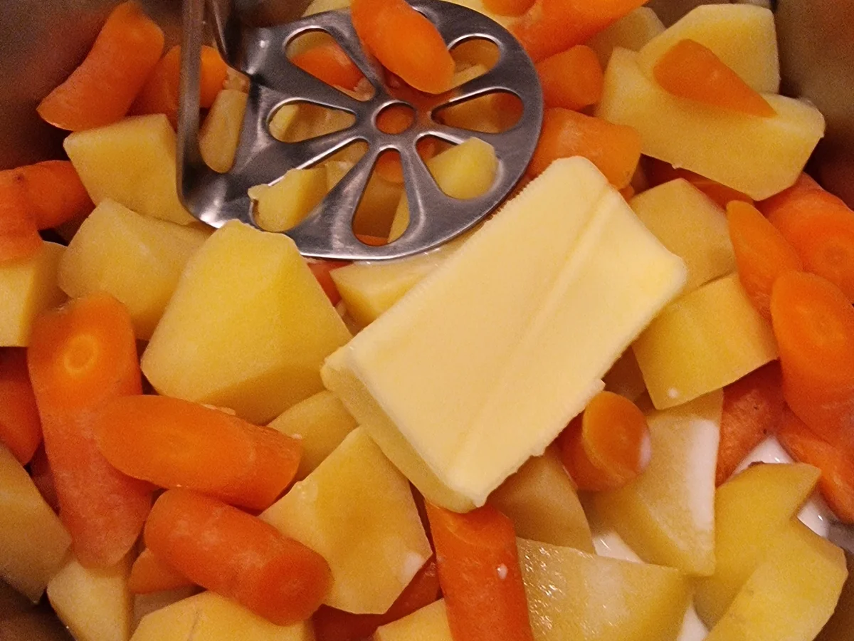 Bavette D Aloyau-Streifen mit Pflaumen und Kartoffel-Möhren-Stampf - Rezept - Bild Nr. 17138