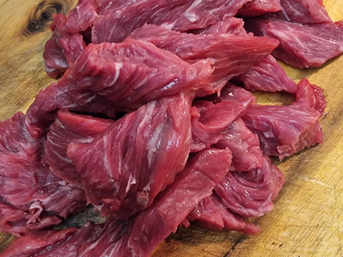 Bavette D Aloyau-Streifen mit Pflaumen und Kartoffel-Möhren-Stampf - Rezept - Bild Nr. 17142