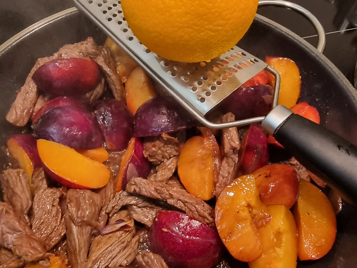 Bavette D Aloyau-Streifen mit Pflaumen und Kartoffel-Möhren-Stampf - Rezept - Bild Nr. 17147