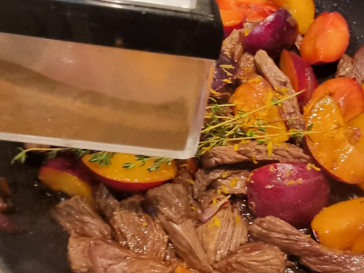 Bavette D Aloyau-Streifen mit Pflaumen und Kartoffel-Möhren-Stampf - Rezept - Bild Nr. 17148