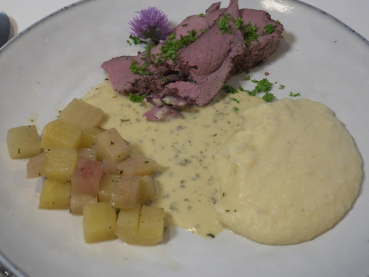 Wildfilet im Kräutermantel, dazu Kartoffel-Sellerie-Püree mit Birne - Rezept - Bild Nr. 2