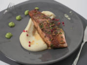 Marinierter Lachs mit Blumenkohl-Wasabi-Püree und Spargel-Kräuter-Pesto - Rezept - Bild Nr. 17137