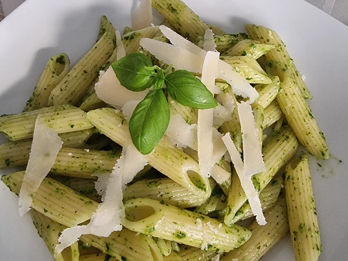 Nudeln mit Rucola-Basilikum-Pesto - Rezept - Bild Nr. 17137