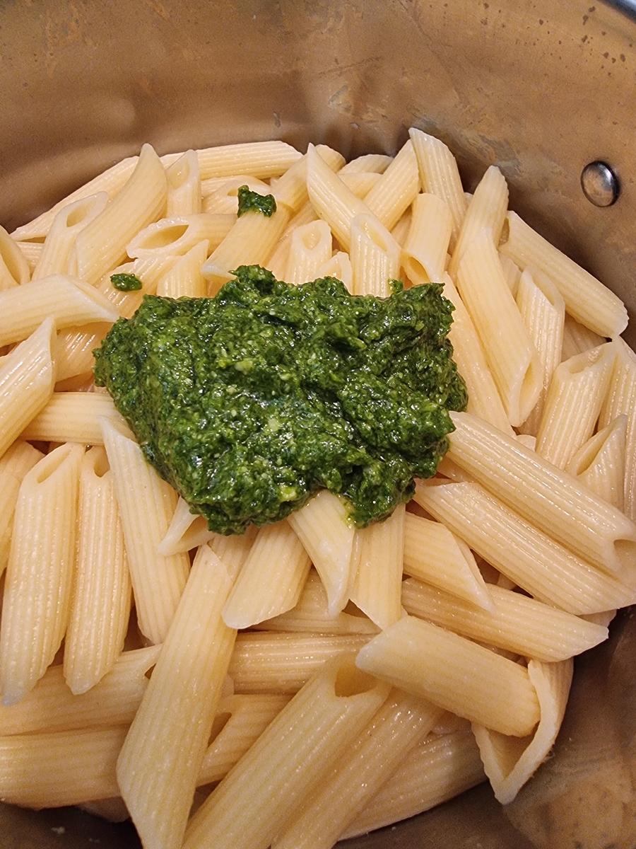 Nudeln mit Rucola-Basilikum-Pesto - Rezept - Bild Nr. 17145