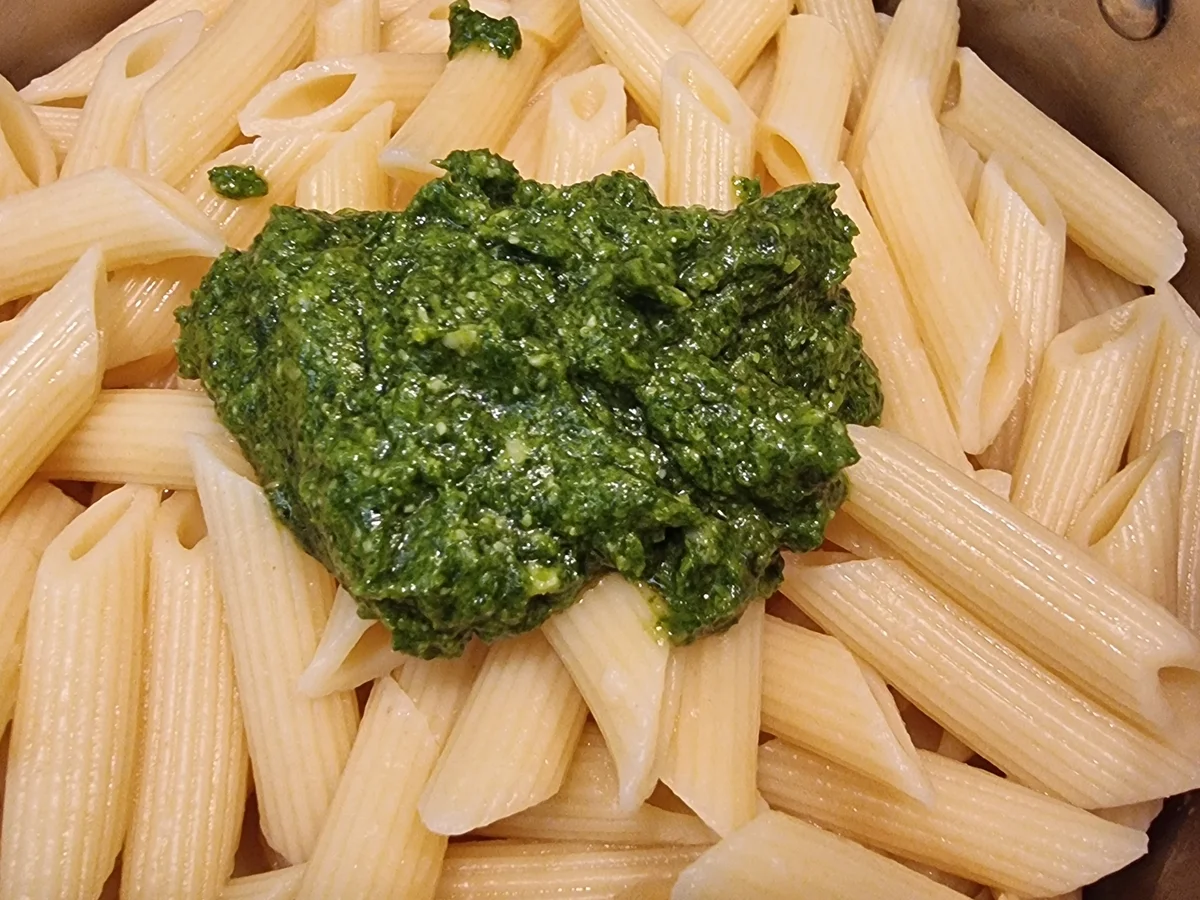 Nudeln mit Rucola-Basilikum-Pesto - Rezept - Bild Nr. 17145