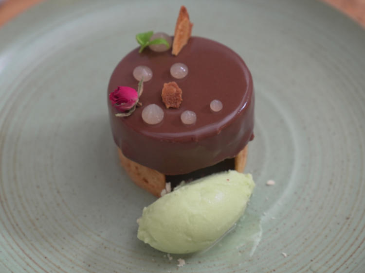 Schokodessert mit Mandelhippe und Basilikumeis - von Das perfekte Dinner Schokodessert mit Mandelhippe und Basilikumeis - von Das perfekte Dinner