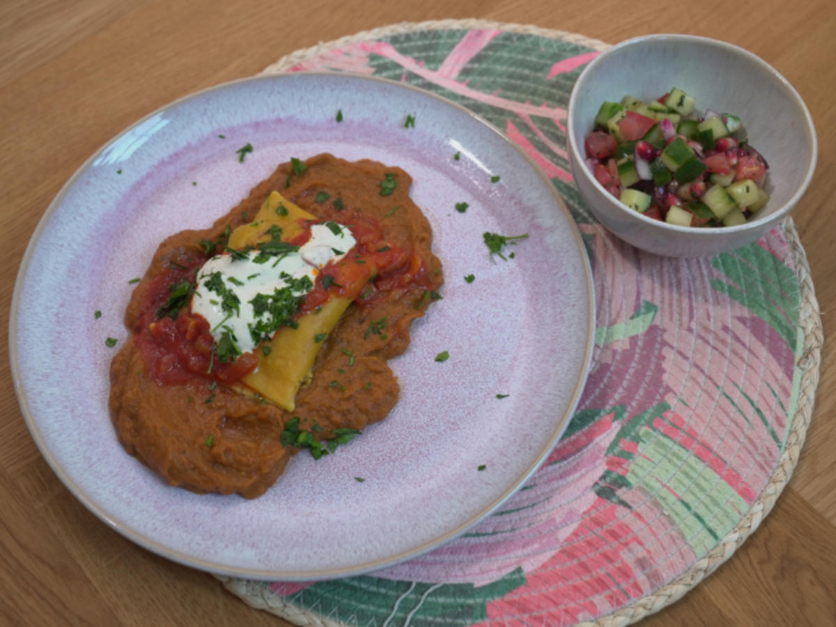 Maultasche auf rauchiger Auberginencreme mit Salat - Rezept - Bild Nr. 2