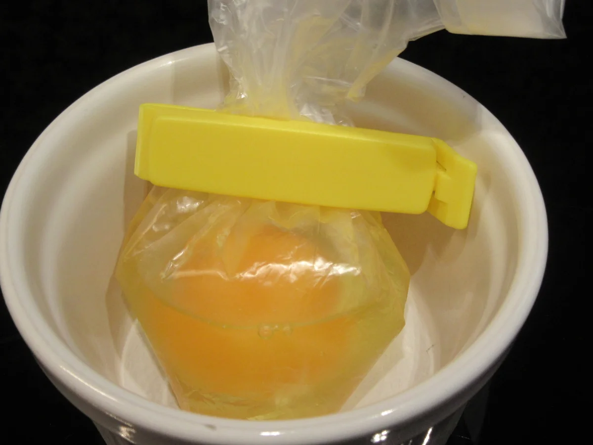 Rezept: Eier: Pochierte Eier auf Sardellensoße Bild Nr. 5 Eier: Pochierte Eier auf Sardellensoße - Rezept - Bild Nr. 5