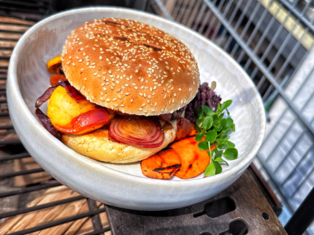 Portobello-Burger mit gegrilltem Gemüse (Martin Rütter) - Rezept ...