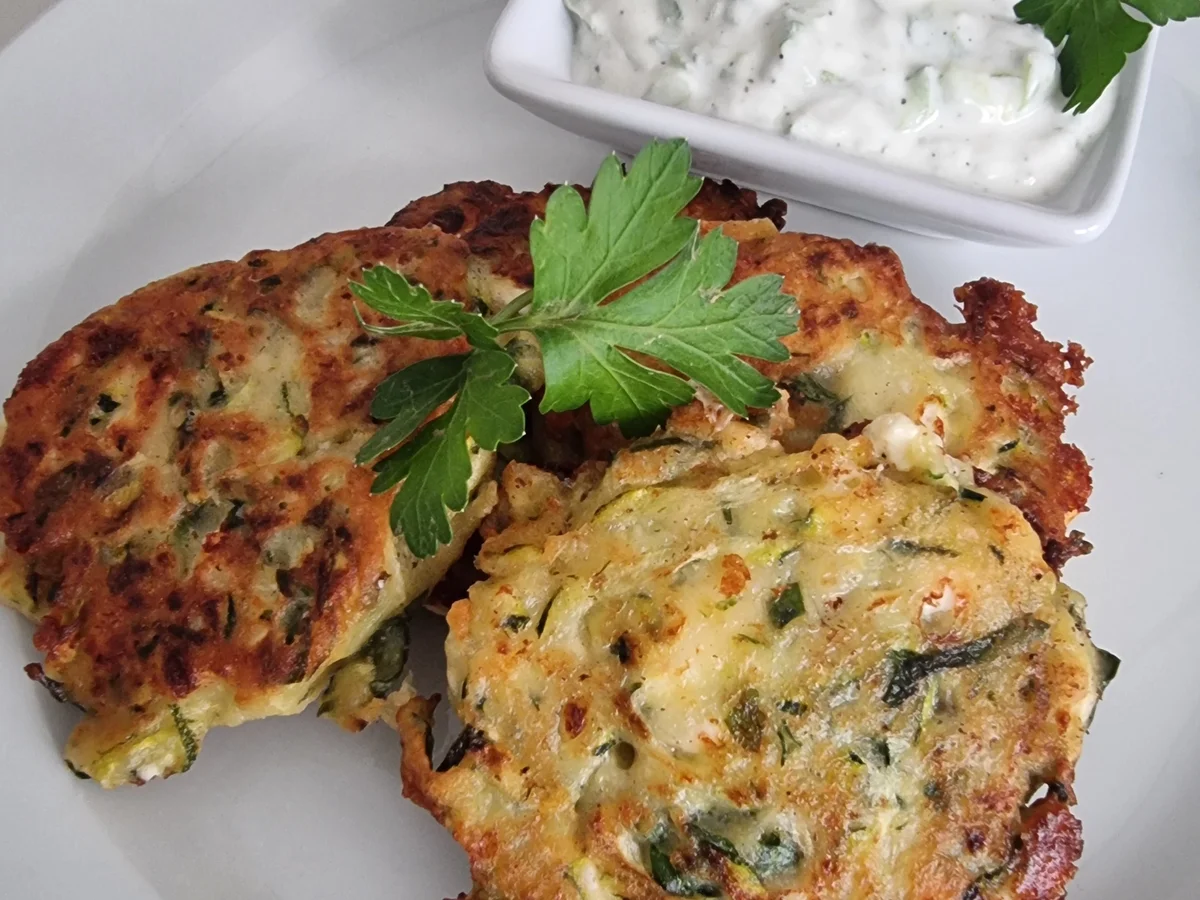 Zucchini-Feta-Taler mit Zaziki - Rezept - Bild Nr. 2