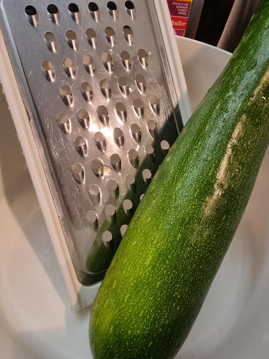 Zucchini-Feta-Taler mit Zaziki - Rezept - Bild Nr. 6