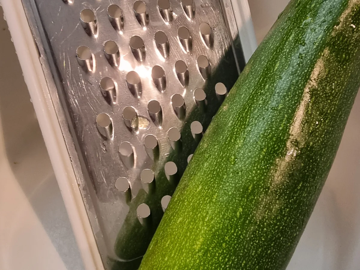 Zucchini-Feta-Taler mit Zaziki - Rezept - Bild Nr. 6