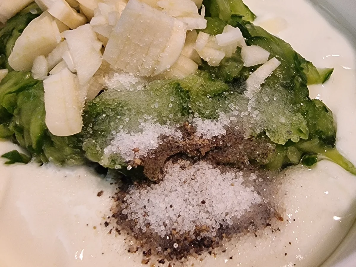 Zucchini-Feta-Taler mit Zaziki - Rezept - Bild Nr. 9