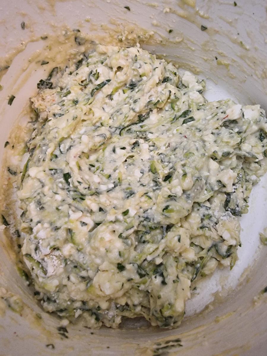 Zucchini-Feta-Taler mit Zaziki - Rezept - Bild Nr. 12